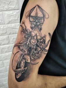 Tatuador: Adrián Gutiérrez.